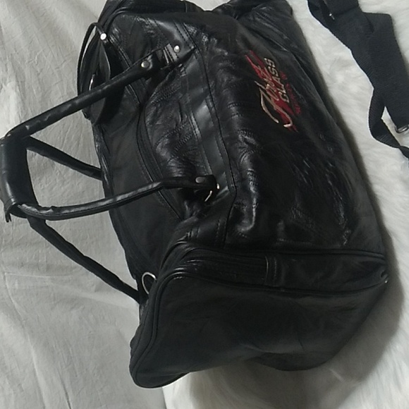 First Class Genuine Leather Vintage Duffle Bag W/Strap - Picture 3 of 14